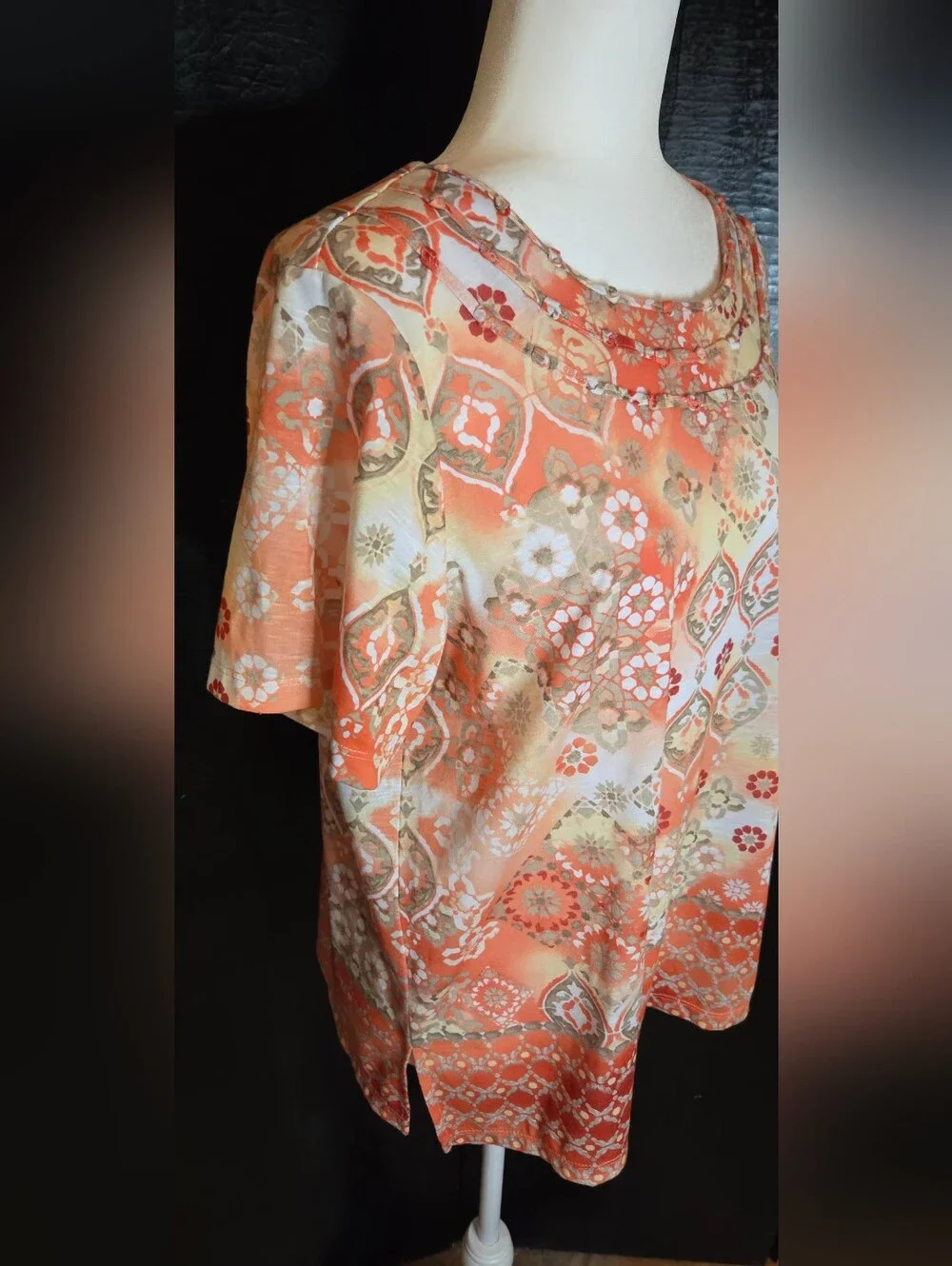 Alfred Dunner Geometric Floral Embroidered Neck Tunic Top Medium - Picture 4 of 13